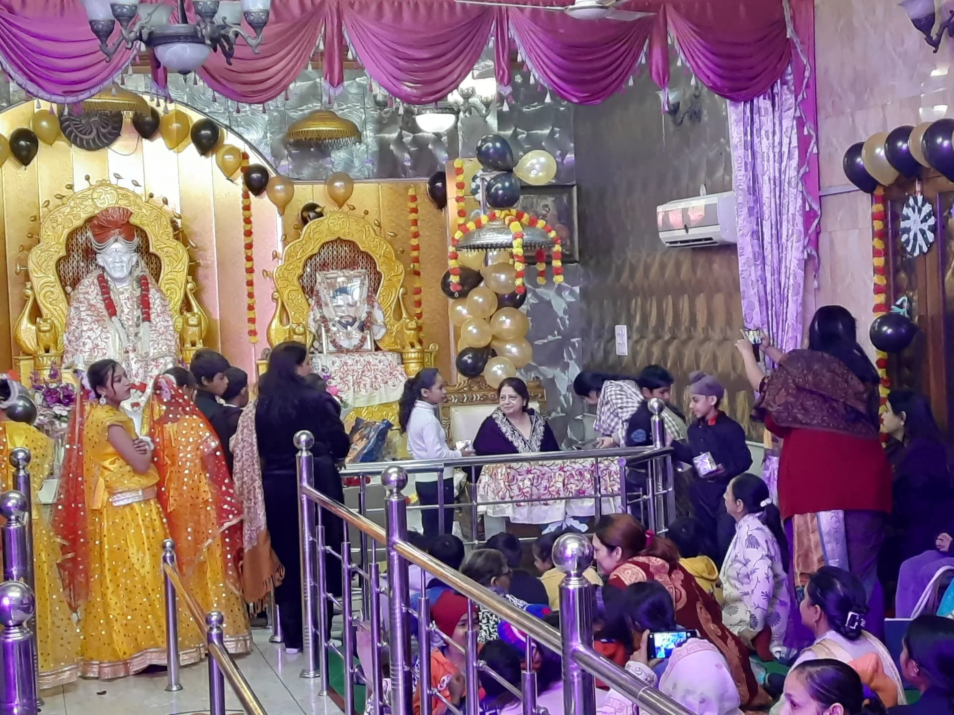 Devotees Satsang & Bhajans