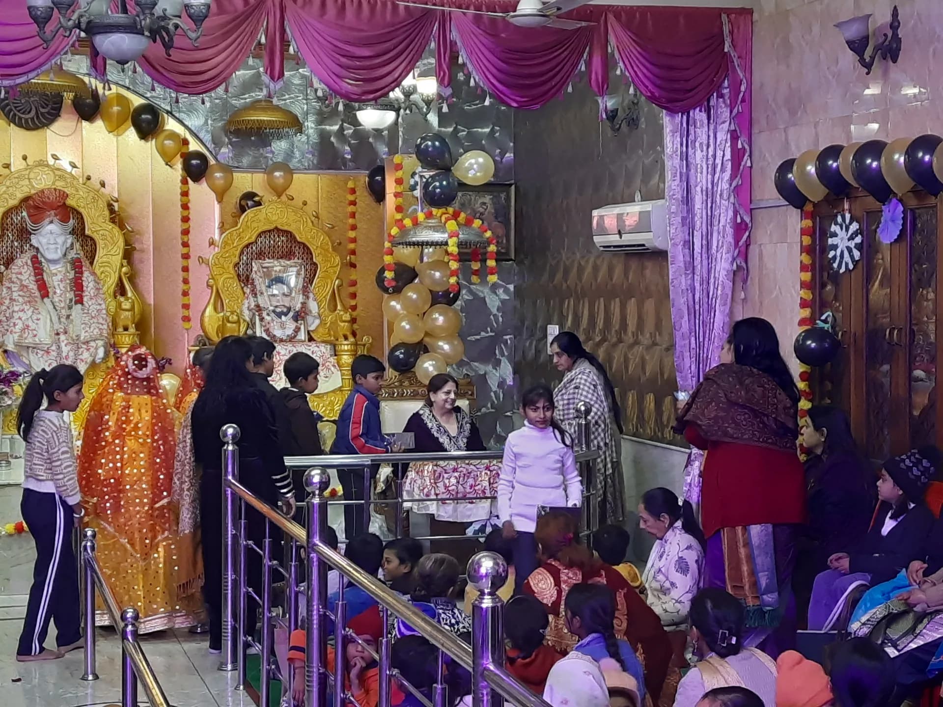 Swami Singhasan Darshan